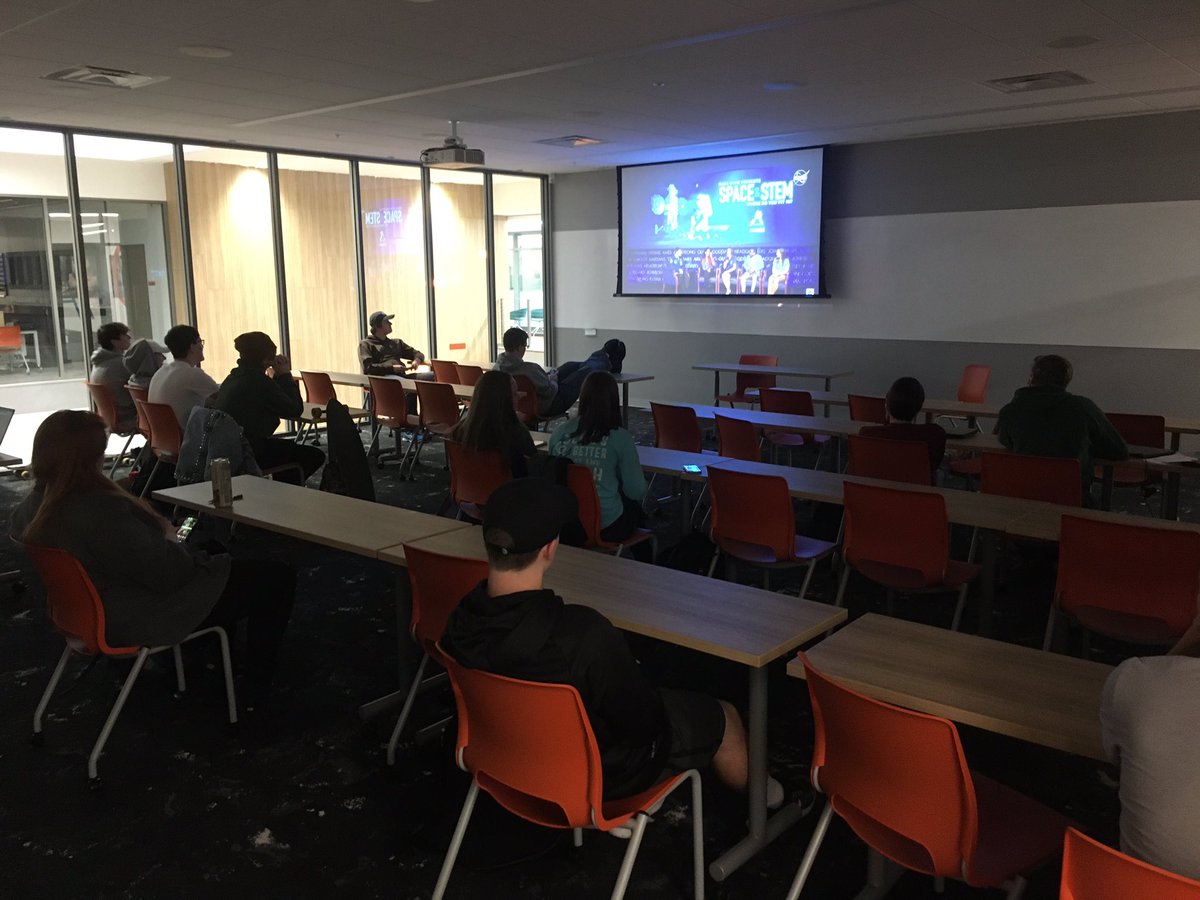 Ohio Northern’s AIAA club watching <a href="/Astro_Wheels/">Doug Wheelock</a> chat with young professionals about their work at NASA. #ArtemisGeneration <a href="/ONUEngineering/">ONU Engineering</a>