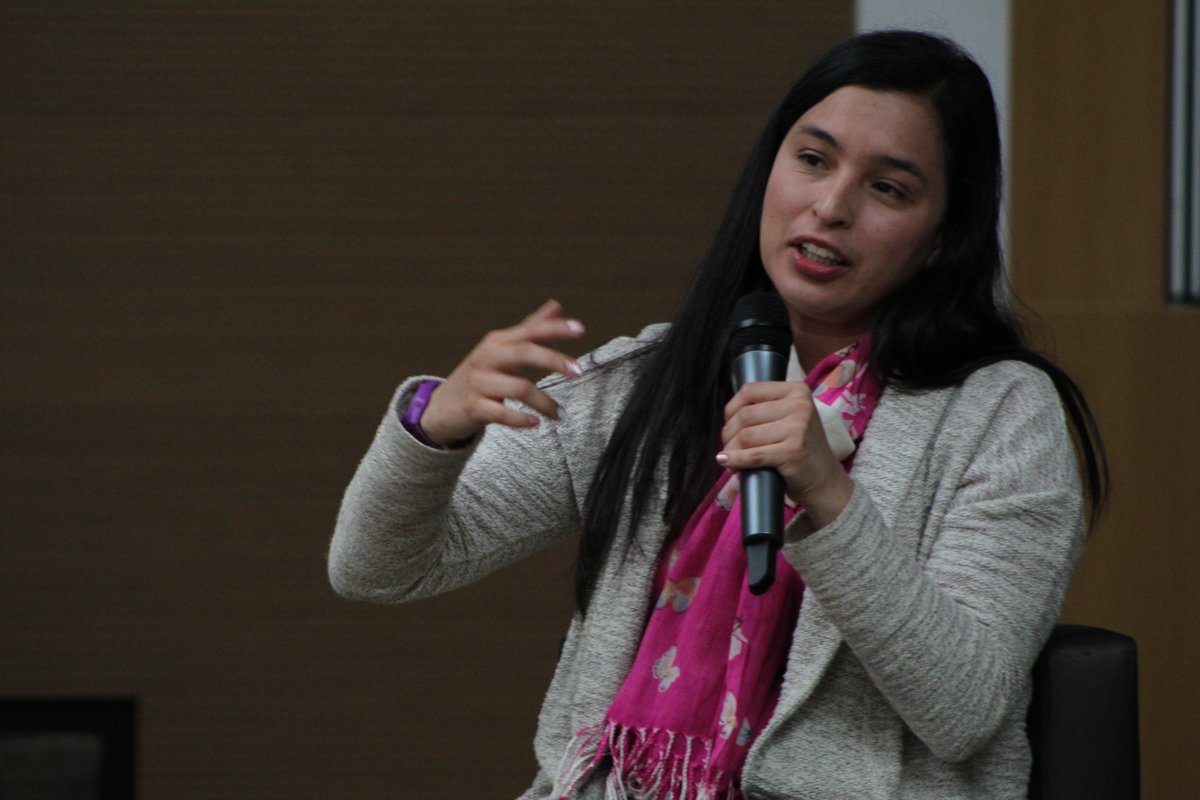 comsabana's tweet photo. 🎙 | "Como comunicadores en formación, debemos conocer nuestras audiencias. Incluso, nosotros mismos somos audiencias", afirma Tatiana Morales, coordinadora de #UnisabanaRadio, en la Semana de la #ComunicacionParaElFuturo. https://t.co/XCUM6bqiCi