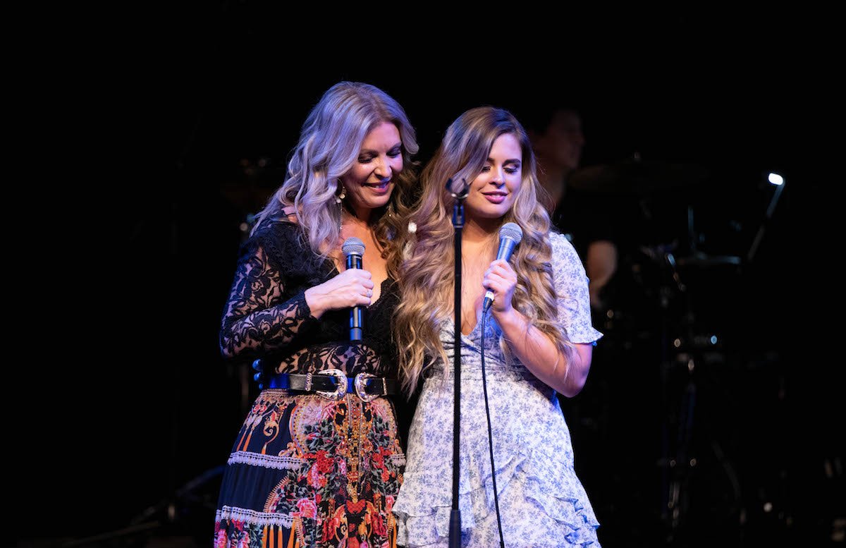 jeffreys_gina's tweet image. If you'd like the chance to sing on stage with me, head to my Instagram and check out the details on this photo!! instagram.com/gina_jeffreys 💛 I have loved seeing all of your entries so far xx #BeautifulTangleTour #CountryMusic #AustralianMusic Pic by Jordy (girlinthebandana on IG)