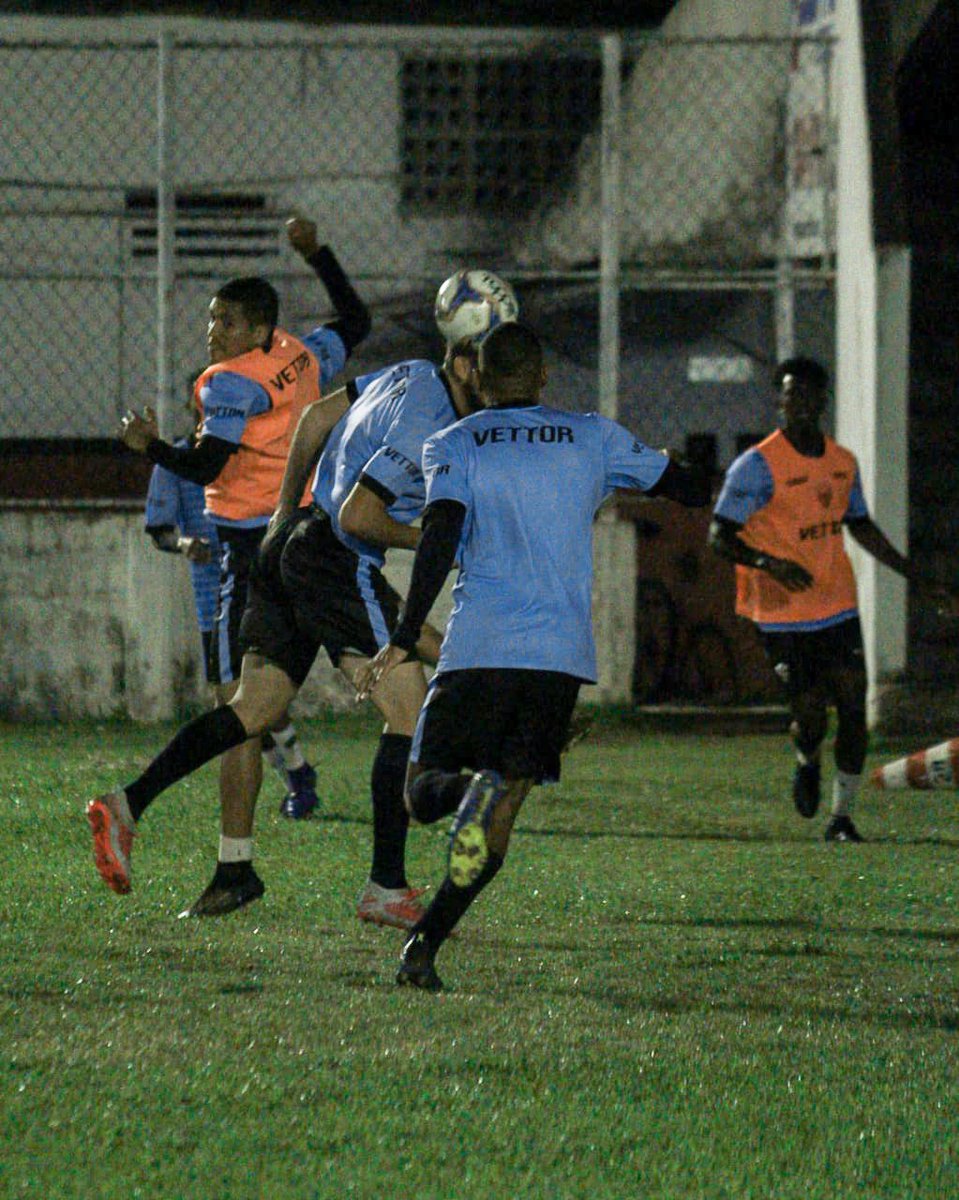SerraFC1930's tweet photo. E a equipe tricolor segue na preparação para a grande semifinal, nessa sexta feira, as 20:00hs, garanta seu ingresso!!

🏆 Copa ES 2019 (Semifinal - 1º Jogo)
⚽ Serra x Real Noroeste
📅 25/10 (Sexta-Feira)
⏰ 20:00hs
🏟 Estádio Robertão

#VamoVamoTricolor #SouSerraFC #CopaES2019 https://t.co/FPwy98FoXw