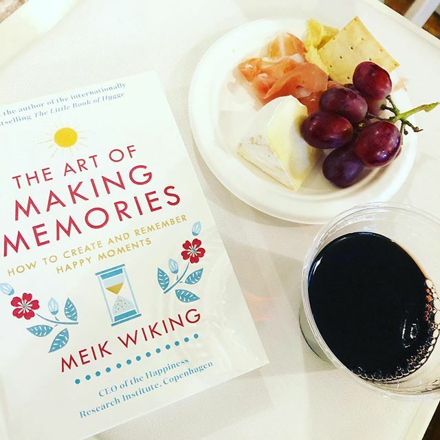 bejapito's tweet photo. Súper japi de poder conocer a una de mis personas favoritas: #meikwiking, CEO of the Happiness Researcher Institute, Copenhagen #japi #japimoments #letsbejapi #toronto #torontolife #happiness #wellness #wellnesswednesday #silviamendezahora https://t.co/om3jHqdH1D https://t.co/PDbjokcnFM