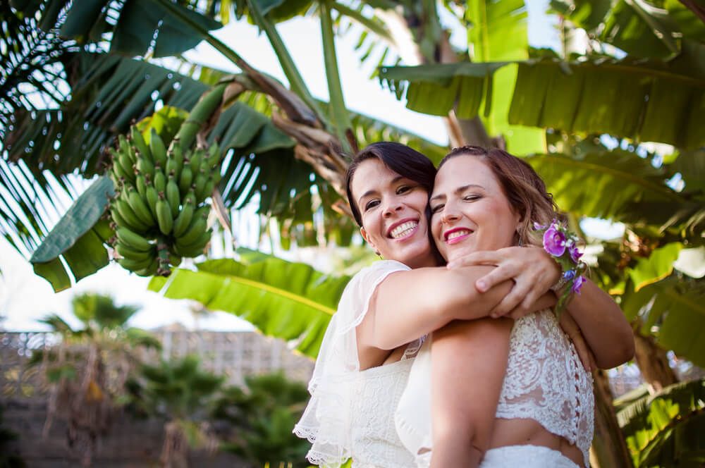 GayWedGuide's tweet photo. Fancy a Spanish elopement? Carolina Carzorla Gavin, of @vamosdebodorrio wedding planners talks us through the traditions and laws surrounding Spanish weddings, and how she helps couples veer away from convention. https://t.co/ClZTkF0Pwf https://t.co/pp7lhLQSKh