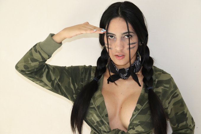 Te gustaria que subiera un pedazo del pack militar dale 100 rt y subo el video @Tu_Foto2 @vecinasexxxy<a href="/tag/escueladelsexo"class="tags"><span>#escueladelsexo</span></a><a href="/tag/latramoya"class="tags"><span>#latramoya</span></a>