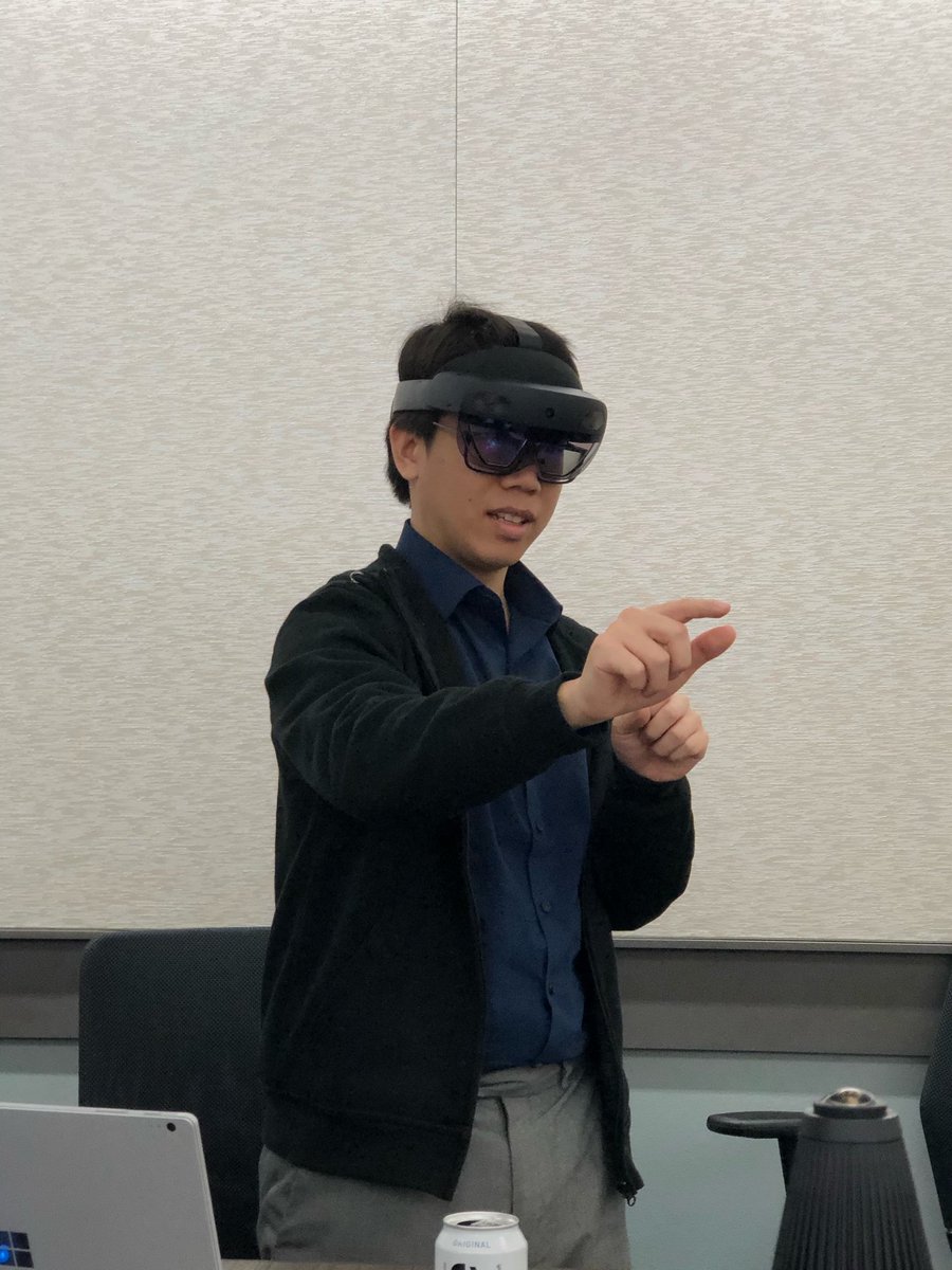 mrdang's tweet photo. I can feel the buttons on the HoloLens 2! #FeelThePower

Thanks to the Mixed Reality team for letting me play with one! @smacbeth @cnfsdReality @ornelladotcom https://t.co/tUsHFG9vdP