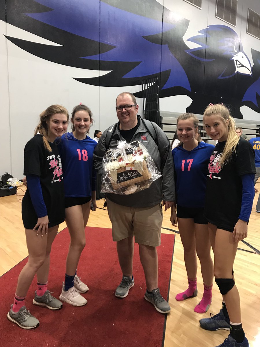 AmyHrabe's tweet photo. ⁦@ONHSVolleyball⁩  #happytimes https://t.co/iwQYZFa2Ec