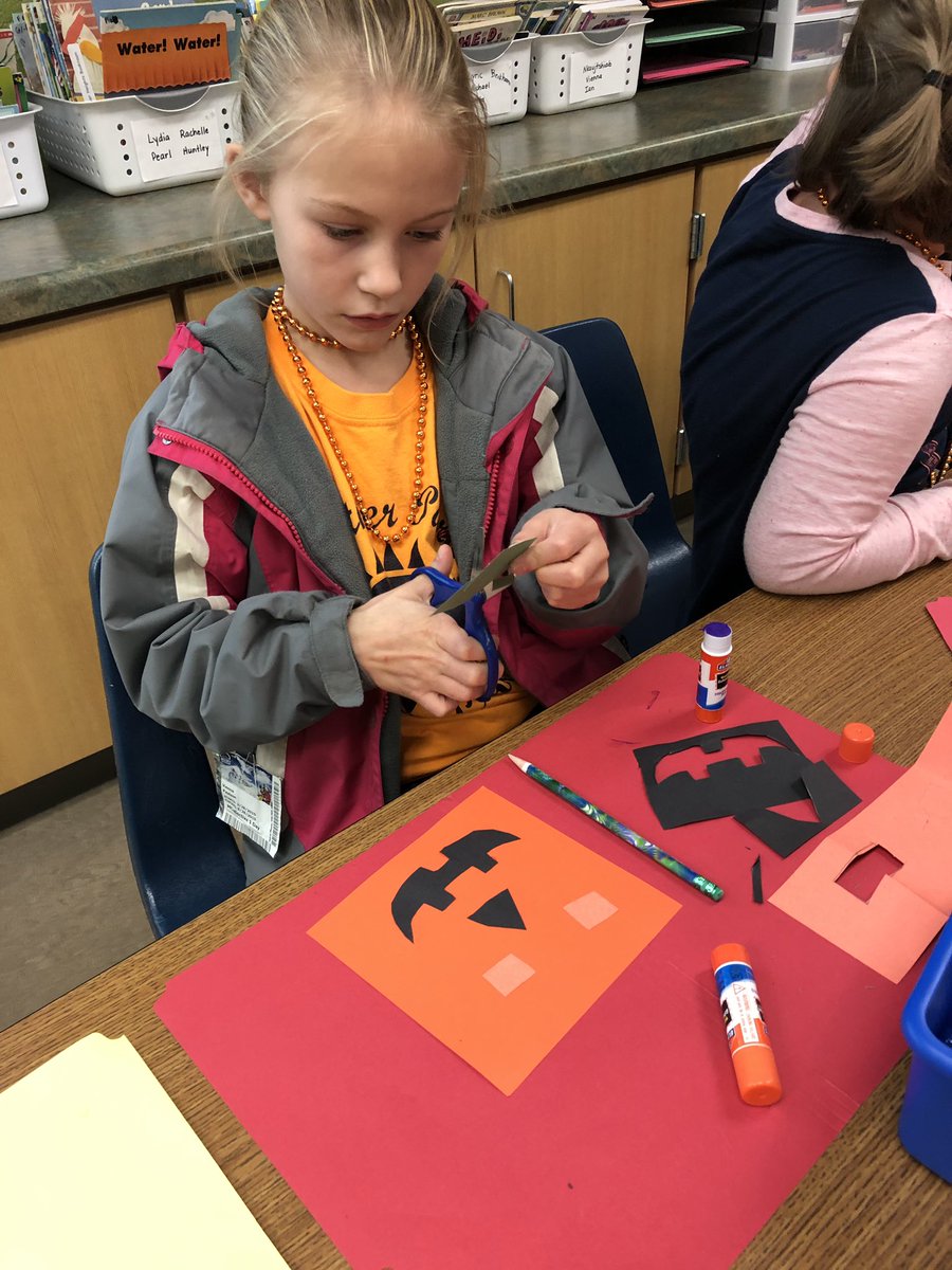 Wearing orange and making square pumpkins to stand united on Unity Day 2019! <a href="/RH_Elementary/">River Heights</a> #gotRHpride #RHfam <a href="/SDMAOnline/">Menomonie Schools</a>