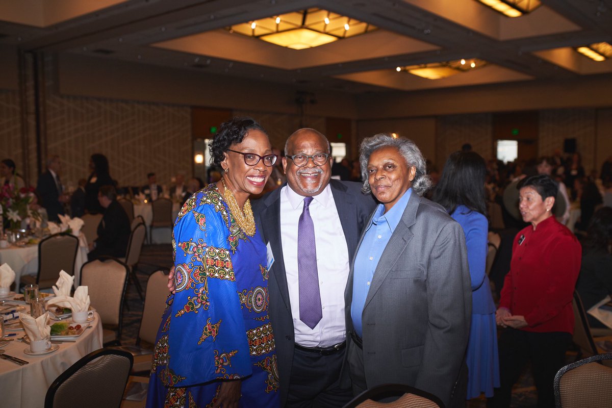 TheMetPages's tweet image. The Washington State Bar Association (WSBA) held its APEX (Acknowledging Professional EXcellence) Awards September 26, celebrating legal luminaries from throughout Washington. Awards included the Justice Charles Z. Smith Excellence in Diversity Award and the Award of Merit!