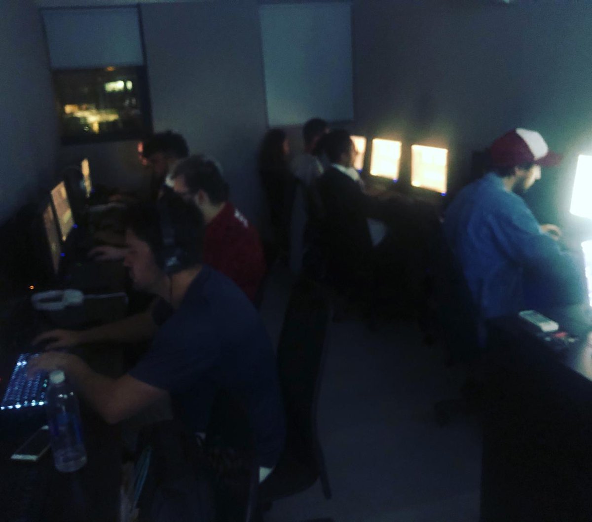 NFTTREINAMENTOS's tweet image. Aula de davinci resolve edição de vídeo na NFT.
Com @miguellobitsky a galera está editando o vídeo da Evoke

Todo mundo concentrado :) #davinciresolve #blackmagic #edicaodevideo #nftescola #cursodavinci #blackmagicoficialtraining