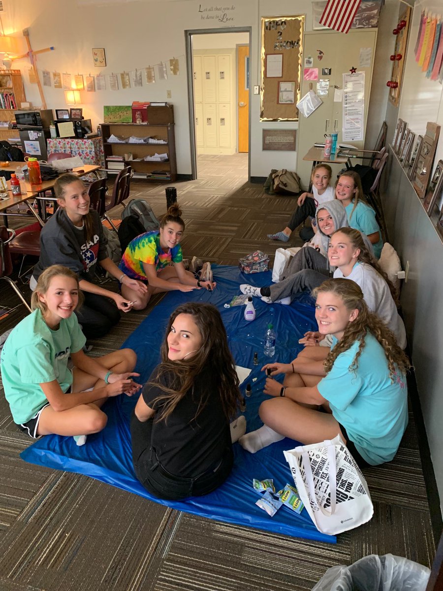 ECSCrossCountry's tweet photo. Pre-Regional Meet Party!! 
Come cheer for the Varsity XC teams tomorrow at Shelby Farms as they race to place for state!!  
Girls at 5:00; Boys at 5:30 https://t.co/EeAln5qt5n