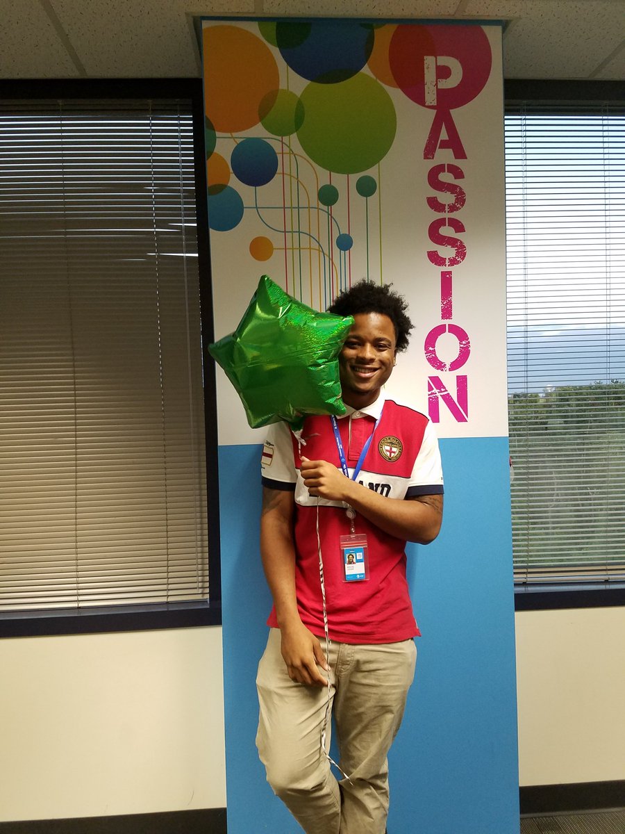 moniquej_41ORL's tweet photo. Orlando new hires do it again!!! Congratulations are in order for Kevin on his add a line and creating the ultimate experience for our customer! @bevaj2002 @unusual42 @FlandersTeam1 @anthonyetuggle #OrlandoShines #tugglenation #createtheexperience https://t.co/ynruHkPtQq