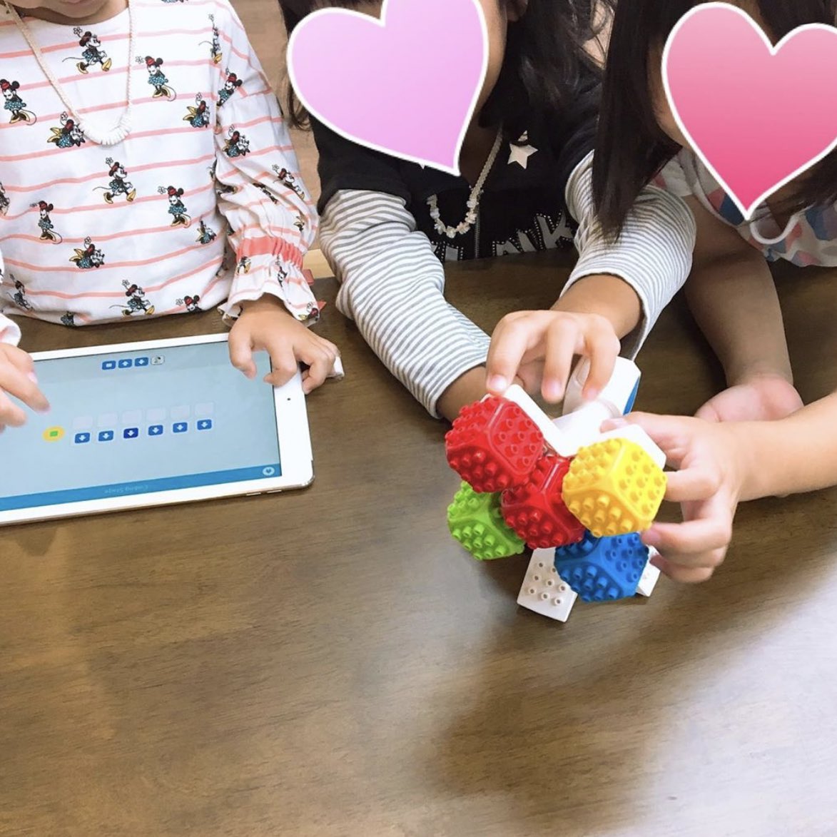 おはようございます😊
メディアテレコムの🅾️です
先日10/20の日曜日はキッズ教室の日でした👩‍👩‍👧‍👧
今回の内容はプログラミングです！
子供たちもみんなでブロックを組みたてたり、組みたてたブロックに指示を出したりとても楽しそうでした😊

#株式会社メディアテレコム