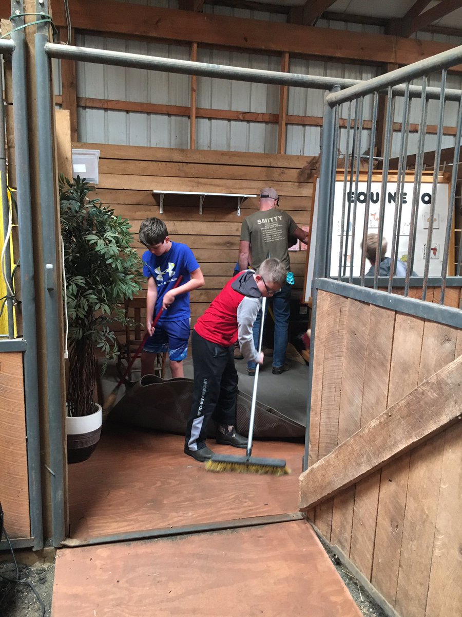 Kindness at the Creek club served today at New Beginnings Riding Stables. What a great opportunity to help others. @DrakesCreekMS #DoUntoOthers #wcpsleads