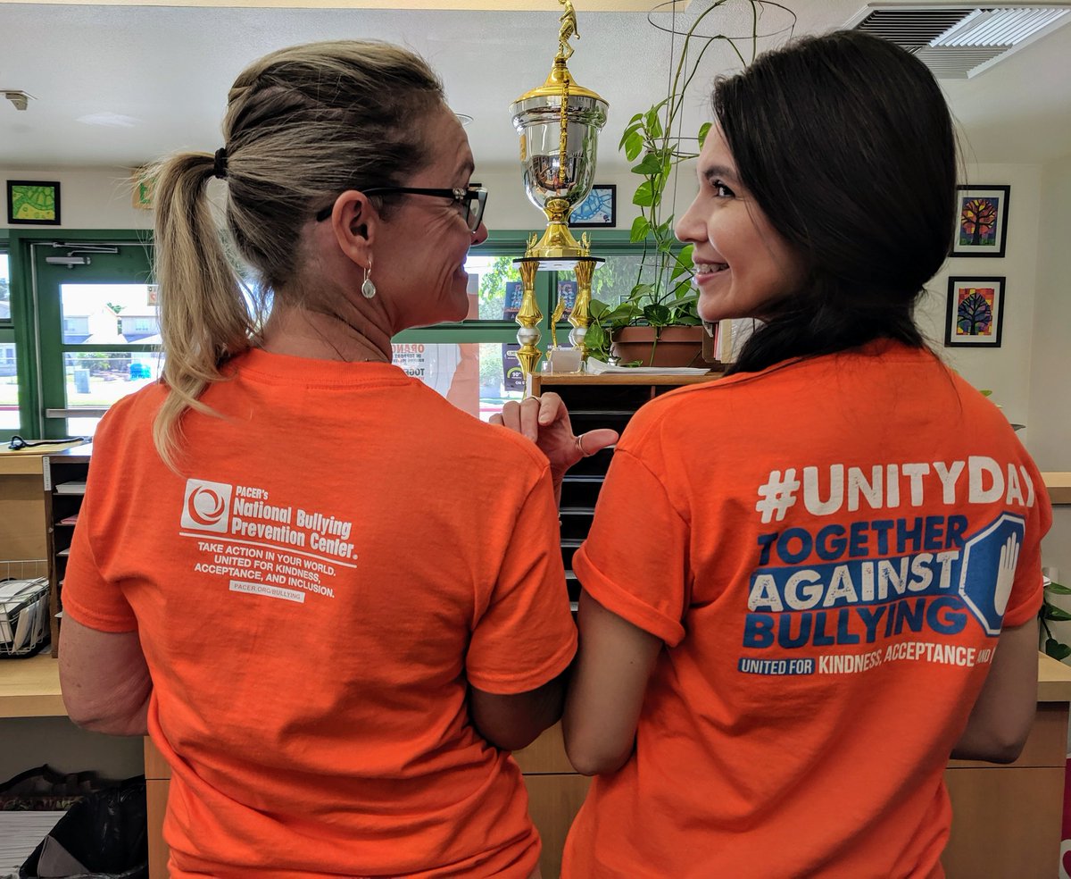 MarilynEDU's tweet photo. Such a wonderful morning spreading the #UnityDay2019 message of kindness, acceptance, and inclusion. 

The spirit at @sunflower92243 has reached a new level. Super huge shout out to my principal for her loving leadership. It's an honor to serve alongside you!!! ♥️ #ECESD https://t.co/FOuLZkLiqD