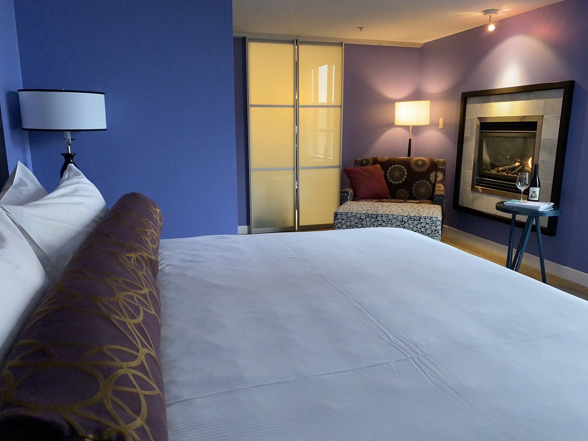 theplanetd's tweet photo. Lovely welcome to our charming room at the @OpusHotel in Vancouver #hellovancouver #ExploreBC https://t.co/snRGkfr0ao