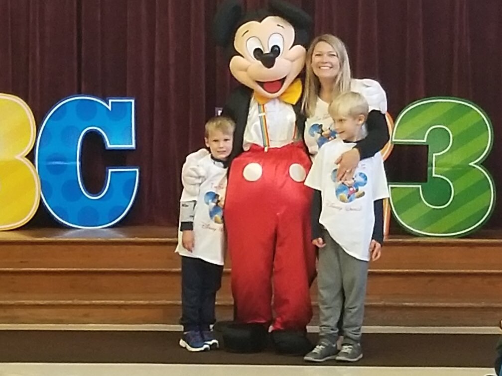 KCSDMaryDLang's tweet photo. The Pudelka family is going to Disney World! #magicandmiracles https://t.co/vYKV9HDlFV