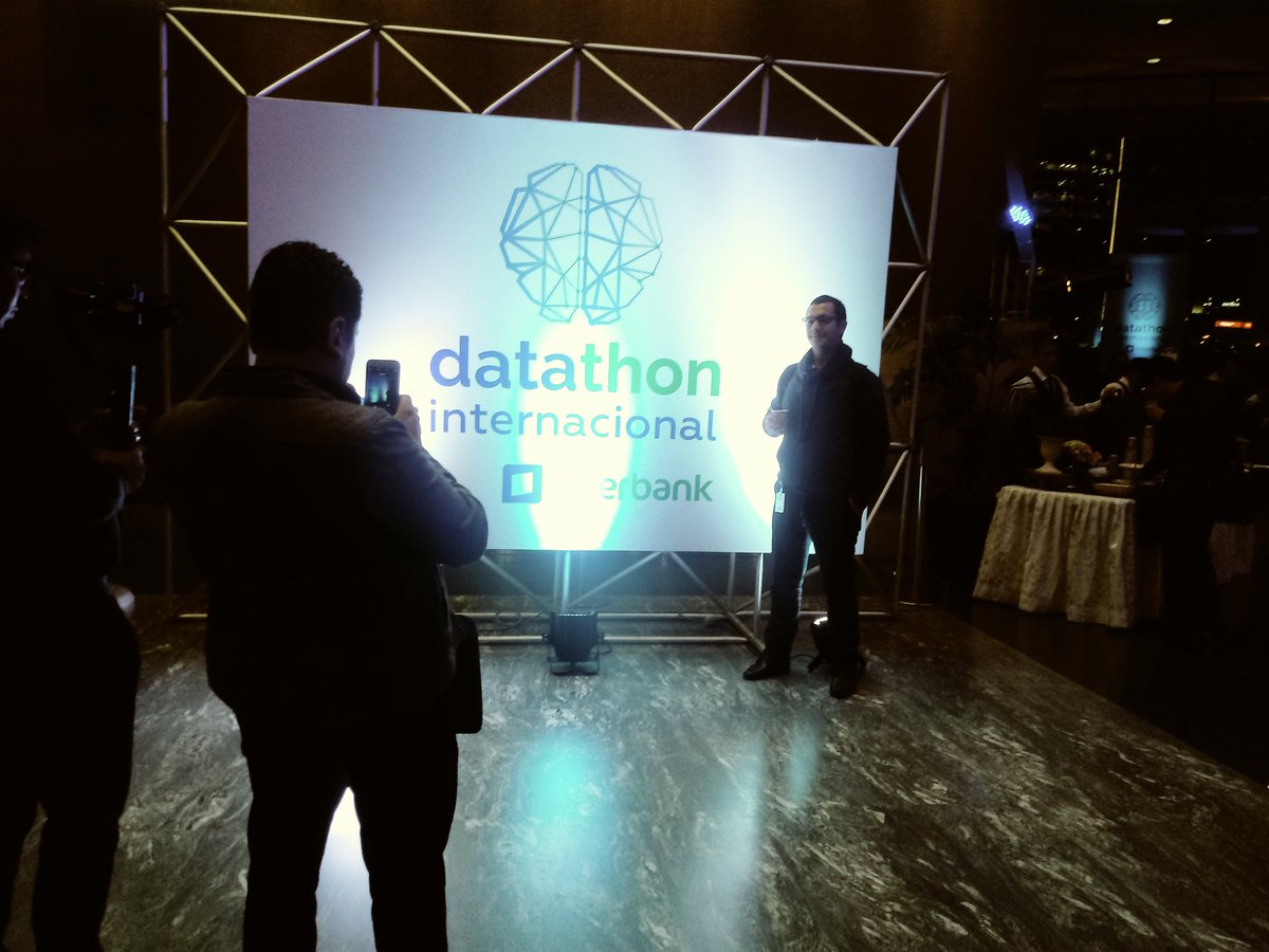 monvalpa's tweet photo. Esta es la segunda edición internacional de la #DatathonInterbank. Podrán participar los profesionales de Data Scienci de cualquier parte del mundo vía online. Son 35 mil soles en premios. Info aquí https://t.co/RPswF1wu7E https://t.co/jdytPEtqft