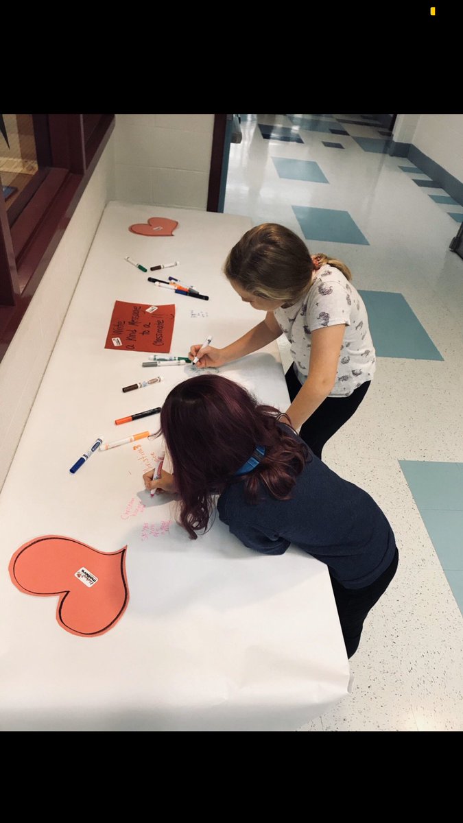 MsWagnerBCPS's tweet photo. @EssexBCPS students write kind words to their classmates!! #ProudPrincipal #BCPSBEKIND https://t.co/heIFtYbcUe