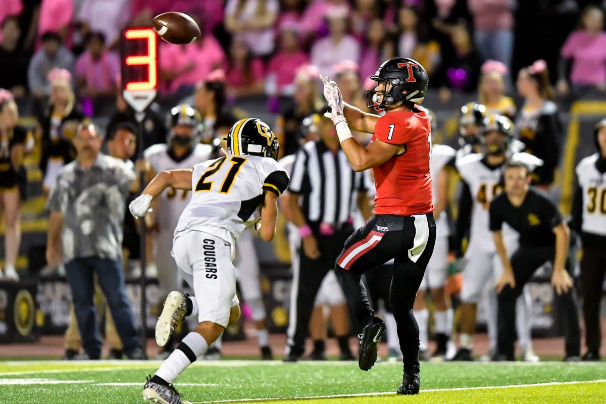 joeduncanphoto's tweet photo. A few more images from last Friday night's game between the San Clemente Tritons and the Capo Valley Cougars. #onetownoneteam #sctritons #sanclementehighschool  #sanclementesports #football #fridaynightlights #ocsidelines #ocvarsity #WeAreCV #capofootball #cvhs #capovalley #cifss https://t.co/QjQslsrvB2