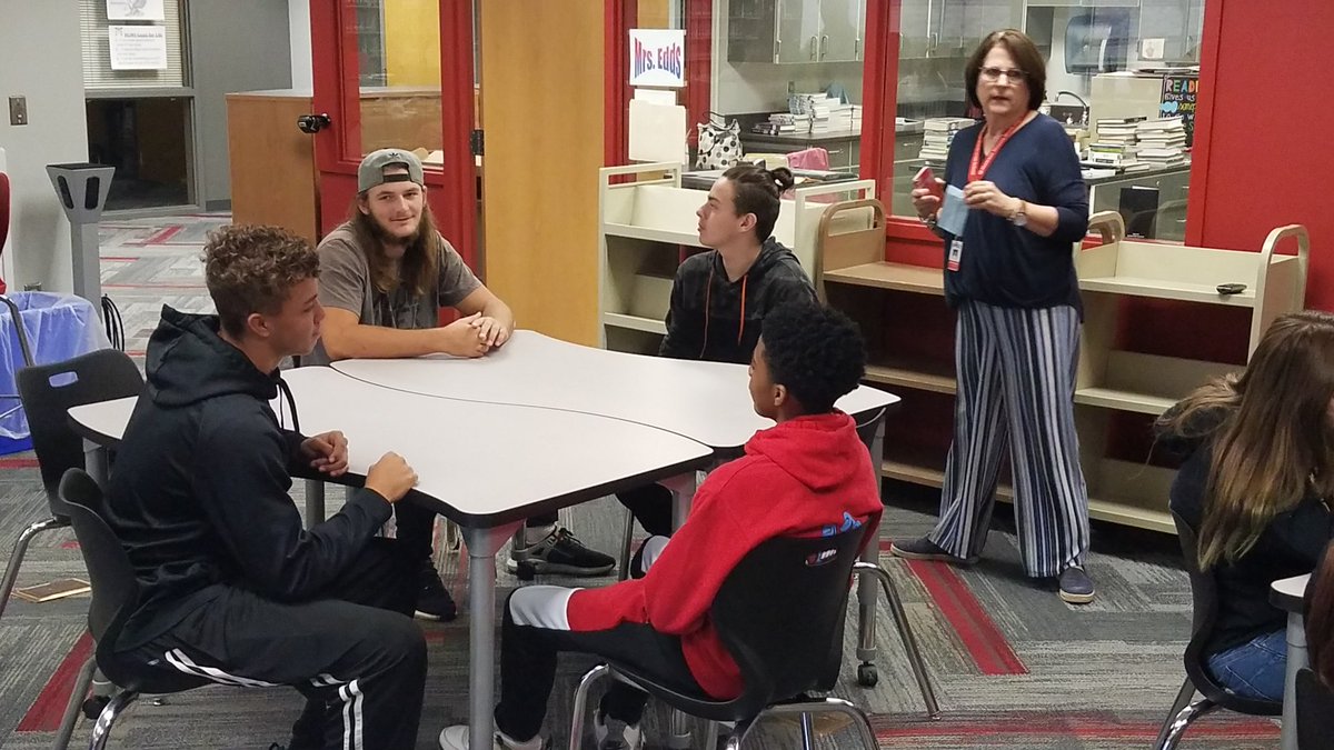 KemperBeth's tweet photo. Mentoring between @HockerGroveMS and @SMNindians began today. I predict positive impacts on mentors and mentees. #ohmygrove https://t.co/pQvF2URbl8