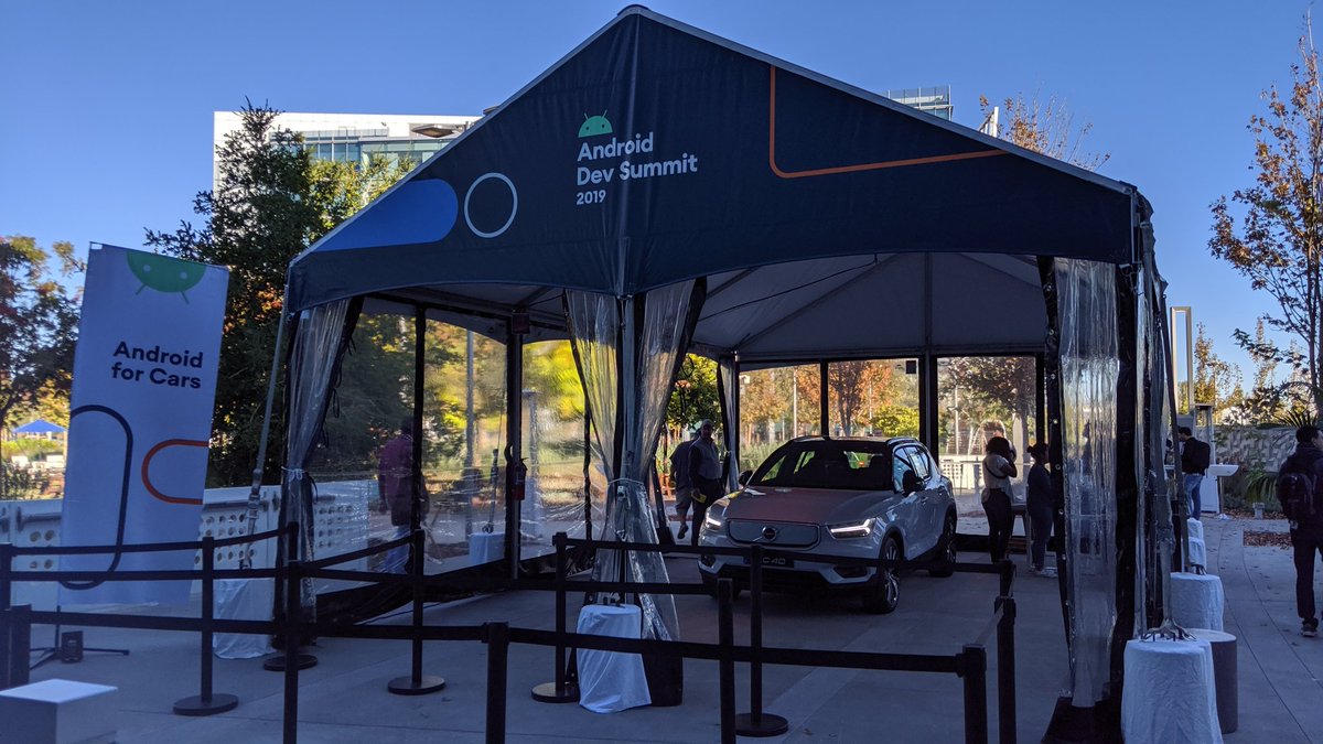 Flubarbb's tweet photo. TIL dark theme is way more popular amongst Android devs than light theme (obviously!) #AndroidDevSummit https://t.co/EPIfgSrkje