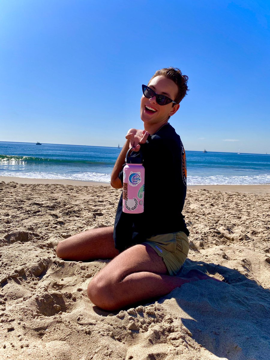 therealcolep10's tweet photo. Checking out all the turtles I’ve saved by not using straws with my limited edition hydroflask🐢 sksksksksk follow me on VSCO: coleporterfield https://t.co/fgpFaWkxg9