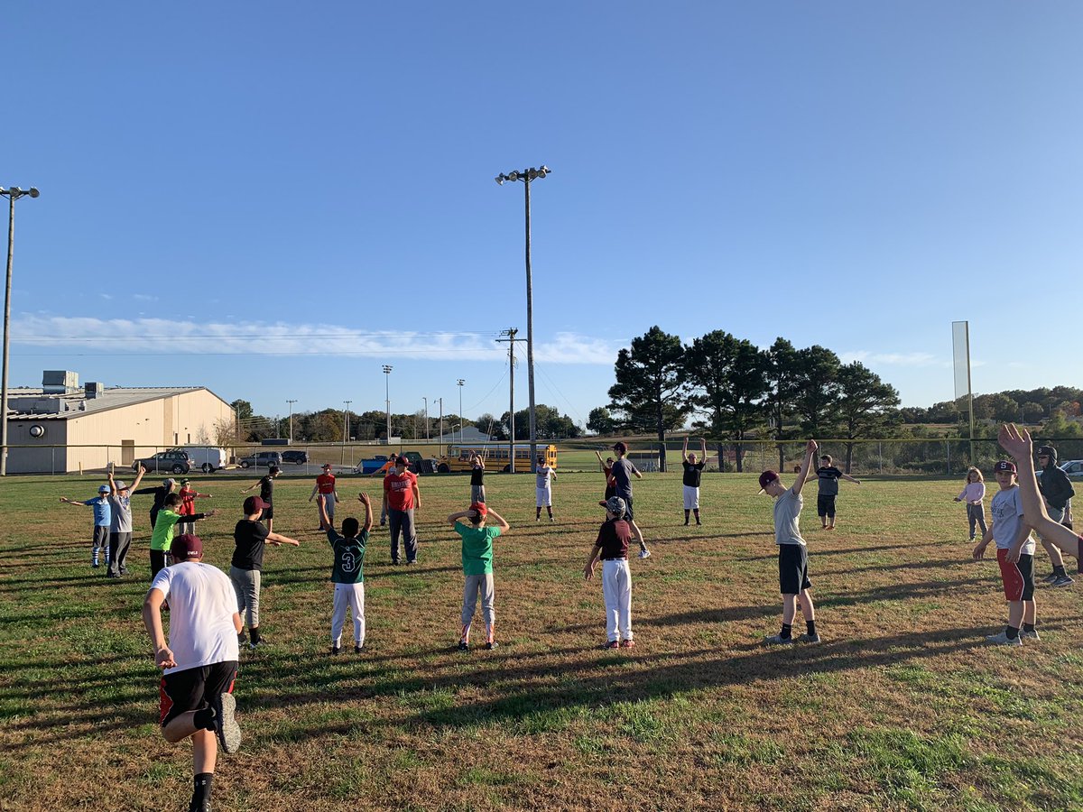 BaseballSpokane's tweet image. Couldn’t be more pleased with the numbers and work ethic of the boys tonight at the baseball camp.  Over 30 kids showed up to get better.  Great future in Spokane Baseball.  #proudtobeanowl