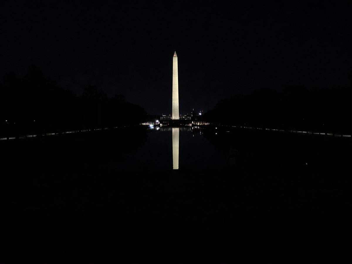 BunsoldMiddle's tweet photo. Bus 2 at the Lincoln memorial. #16th #ptbm #HonestAbe #itsgettingchilly #brisk #wordlywise #goodthingilistenedtomyteachersandbroughtasweatshirt https://t.co/beaPMcDE1f