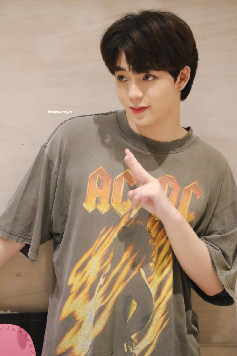 KwanzaMafia's tweet photo. คนน่ารักและท่าประจำของเค้า @basjtr 
#บาสเด็กอ้วนที่แท้จริง
#LacostexBas https://t.co/w7NDBtzTxr