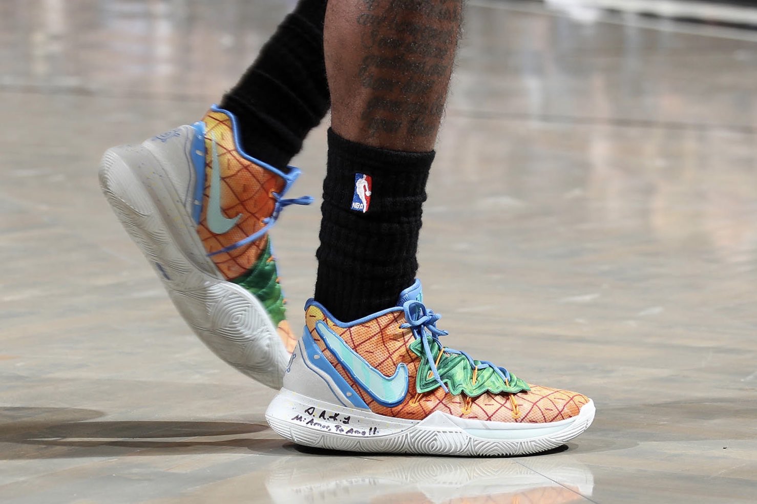 kyrie irving pineapple shoe