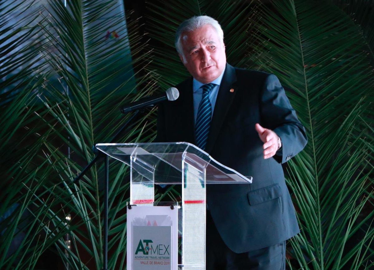 SECTUR_mx's tweet photo. Al inaugurar #ATMEX2019, el Secretario @TorrucoTurismo presenta el proyecto #MéxicoRenaceSostenible programa que ofrece al visitante la oportunidad de participar en la conservación del medio ambiente, y conocer las tradiciones y formas de vida de las poblaciones locales . https://t.co/wEvslavDla