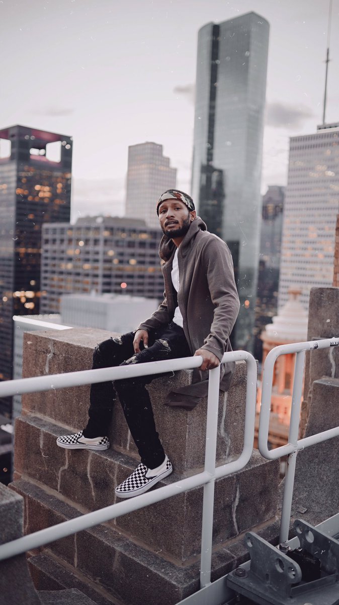 Too_fresh4ya's tweet photo. Rooftop Vibes https://t.co/HWiG2Qk1Gd