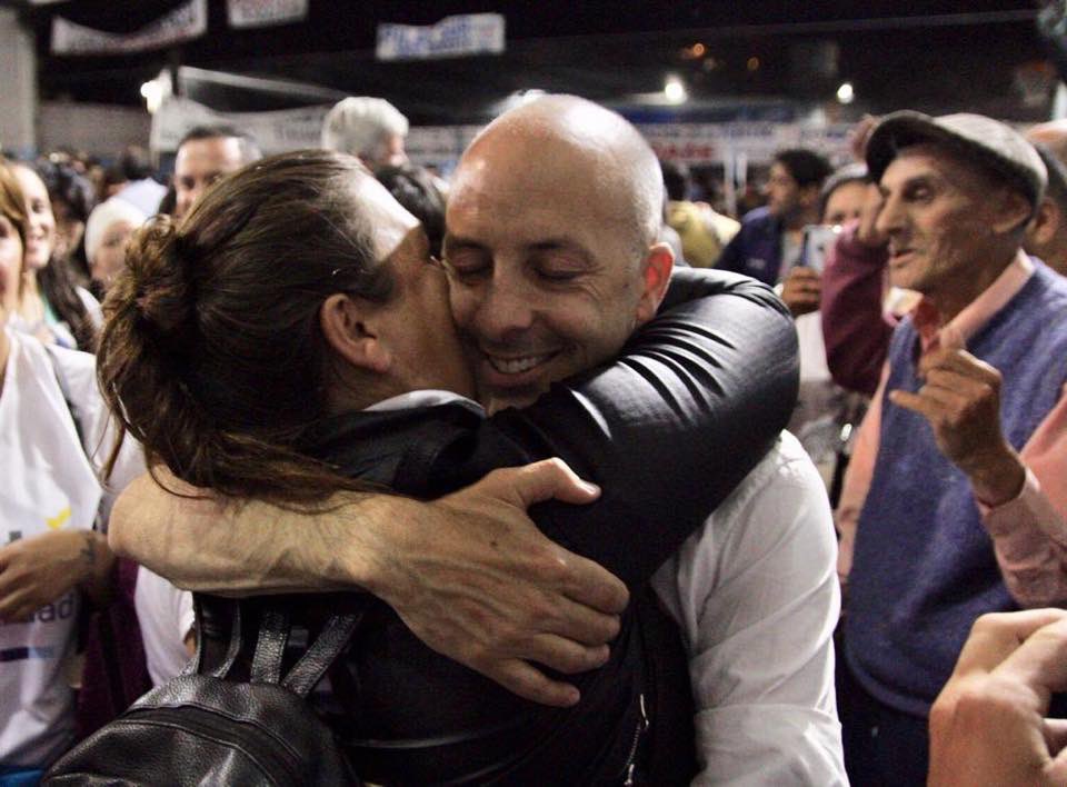 NicoDucote's tweet photo. Gracias a los 3500 vecinos que hoy se acercaron a darme aliento y que desde hace semanas multiplican ese "que siga Ducoté" que me llena de felicidad el corazón: https://t.co/6VniOtT7EN https://t.co/s44QRIyIYC