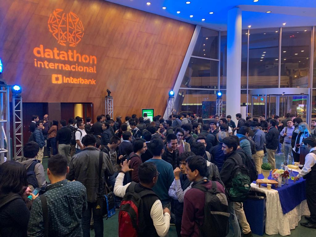 interbank's tweet photo. ¡Estamos listos! Esta noche conoceremos los detalles acerca de la #DatathonInterbank Internacional que busca el mejor talento en #DataScience en todo el mundo. Entérate más en https://t.co/q74YRJzsG3 https://t.co/WkMufL66id