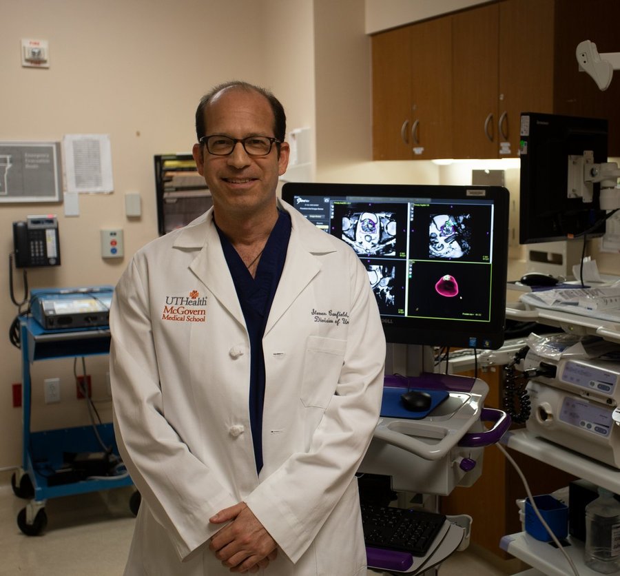 UTHUrology's tweet photo. We know him! Urology Division Chief, Dr. Steven Canfield, during one of his many talks on the treatment of prostate cancer. TV stations think having an expert on urologic oncology leading our program is pretty cool -  we agree!
🤓💪🎥
#fearlessleader #prostatecancer #brightscreen https://t.co/LXzWgBZ8ZF