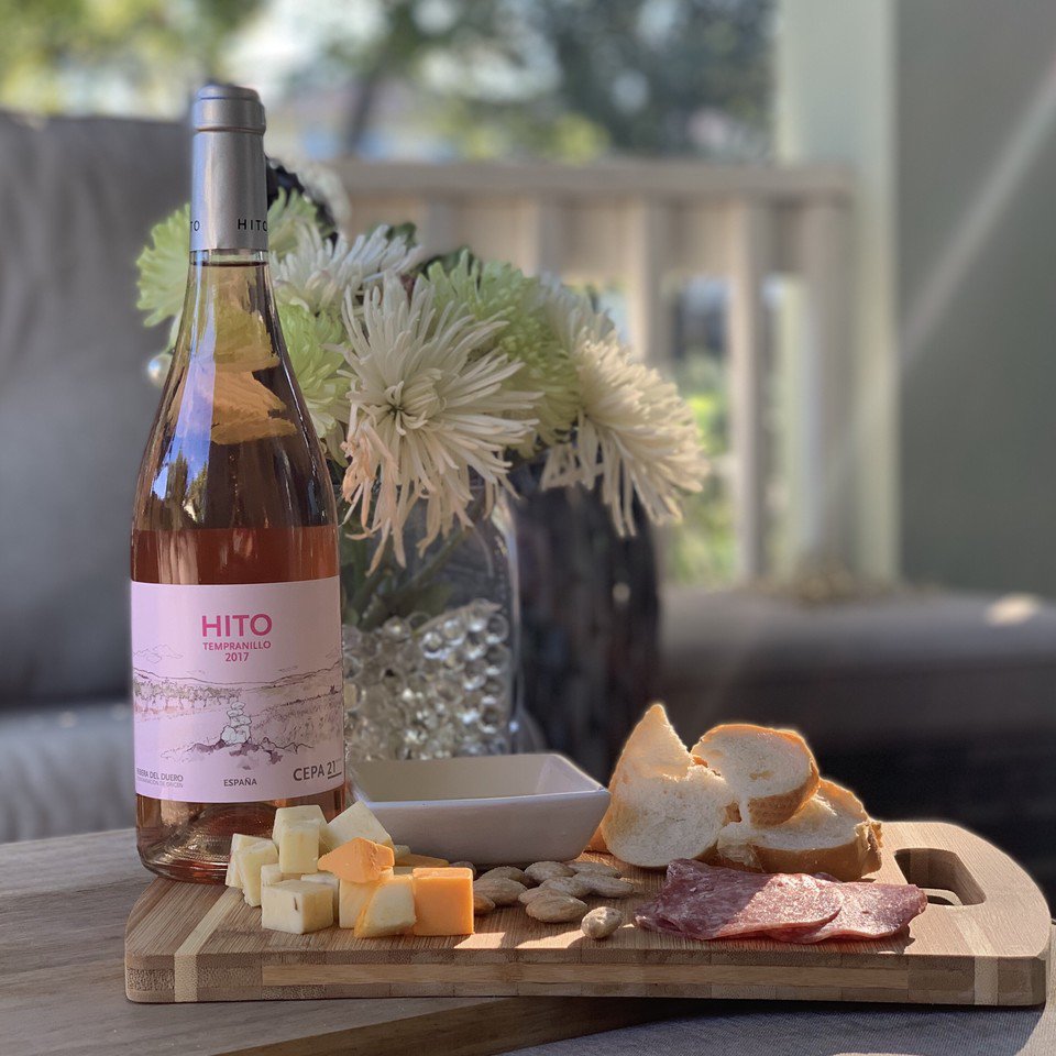 CorksConcierge's tweet photo. The 2017 Cepa 21 Hito Tempranillo Rosado is 100% Tempranillo &amp; more body than I usually find in rose wines. Light, refreshing w/ red fruits, orange citrus, floral &amp; almond notes. Great as an aperitif but also food friendly. #TeamRibera #DrinkRiberayRueda @Snooth @RiberaRuedaWine https://t.co/RrE3QBeru1