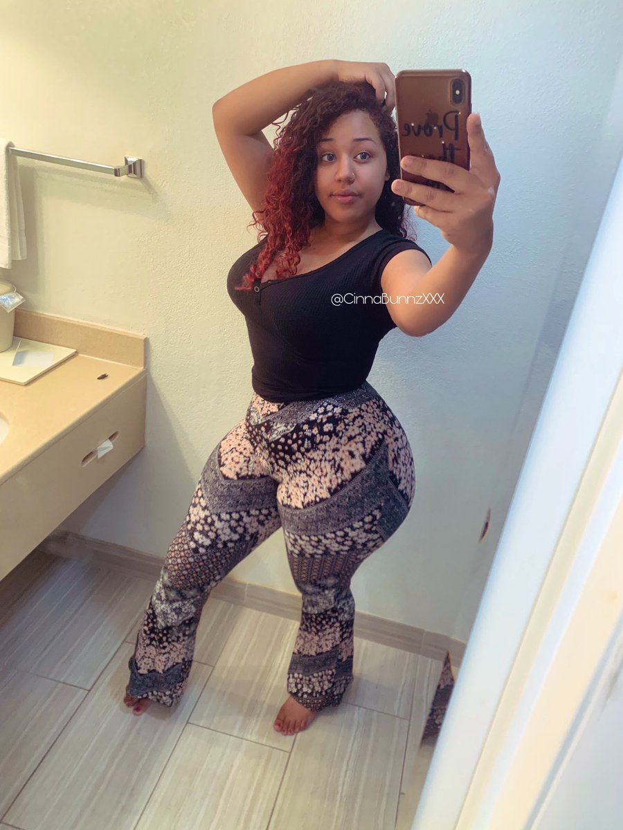 CinnaBunnzXXX's tweet photo. Which pic do you like more?? 1? Or 2 ??🌸😘 RT♻️ for Both https://t.co/WE2t3bYa0m