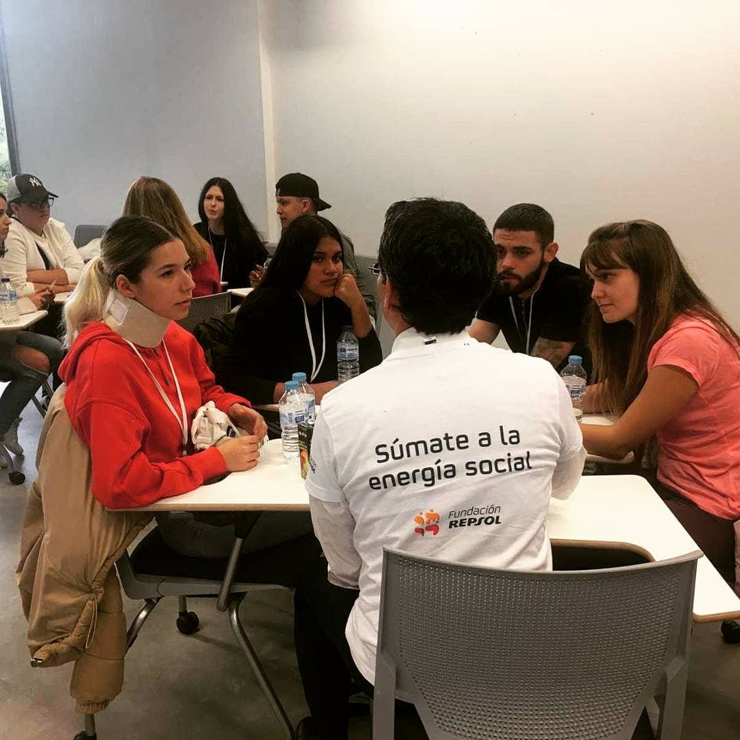 Fundación Iter (@fundacioniter) on Twitter photo Ayer estuvimos en una sesión con voluntarios de Repsol, en la Semana Internacional de Voluntariado Repsol, compartiendo experiencias personales, profesionales y formativas. Fue un éxito!! Gracias!
#voluntariosRepsol #SumaEnergíaSocial <a href="/fundacionrepsol/">Fundación Repsol</a> Ayer estuvimos en una sesión con voluntarios de Repsol, en la Semana Internacional de Voluntariado Repsol, compartiendo experiencias personales, profesionales y formativas. Fue un éxito!! Gracias!
#voluntariosRepsol #SumaEnergíaSocial <a href="/fundacionrepsol/">Fundación Repsol</a>