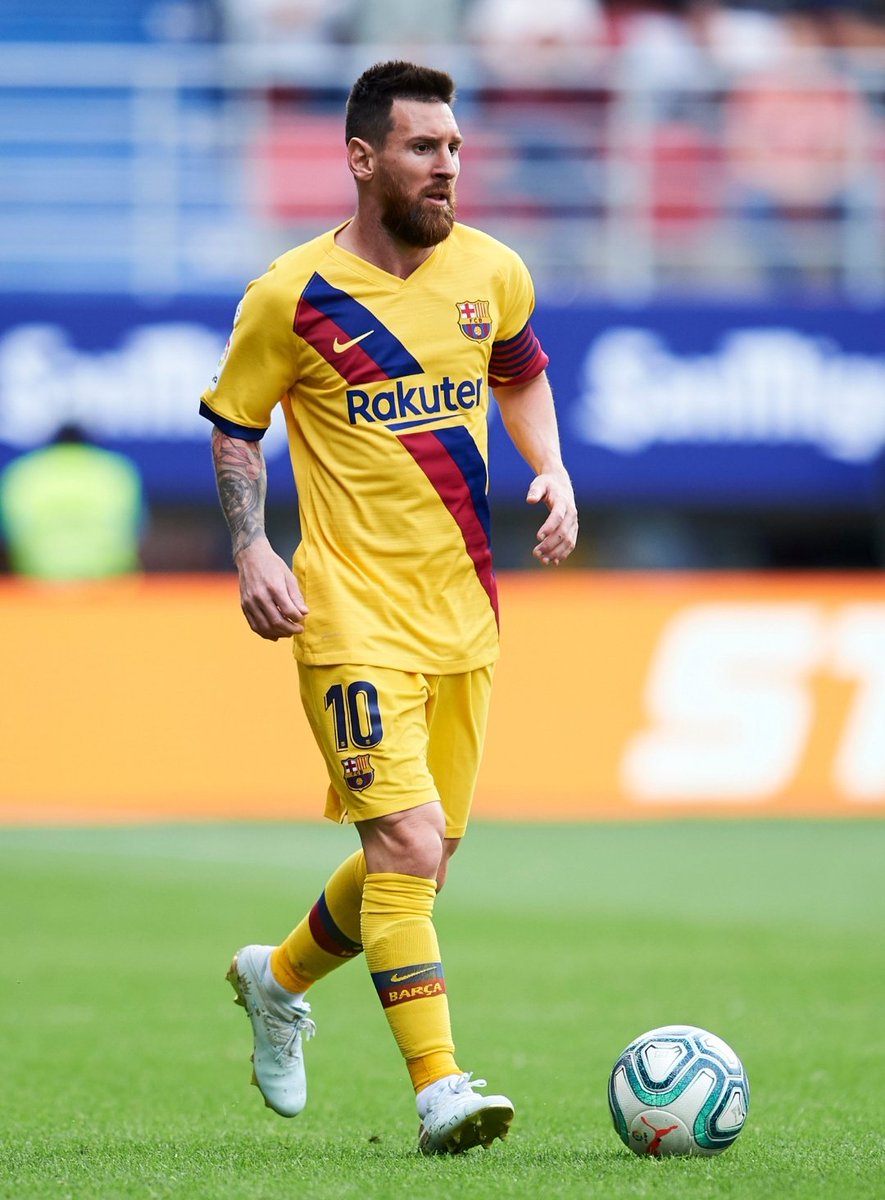 ElGolTv's tweet photo. Tan sólo él ha sido capaz de meter gol en 15 ediciones consecutivas de la Uefa Champions League. El rey del fútbol tiene nombre y apellido. DON LIONEL MESSI. https://t.co/DATn1B2rcc