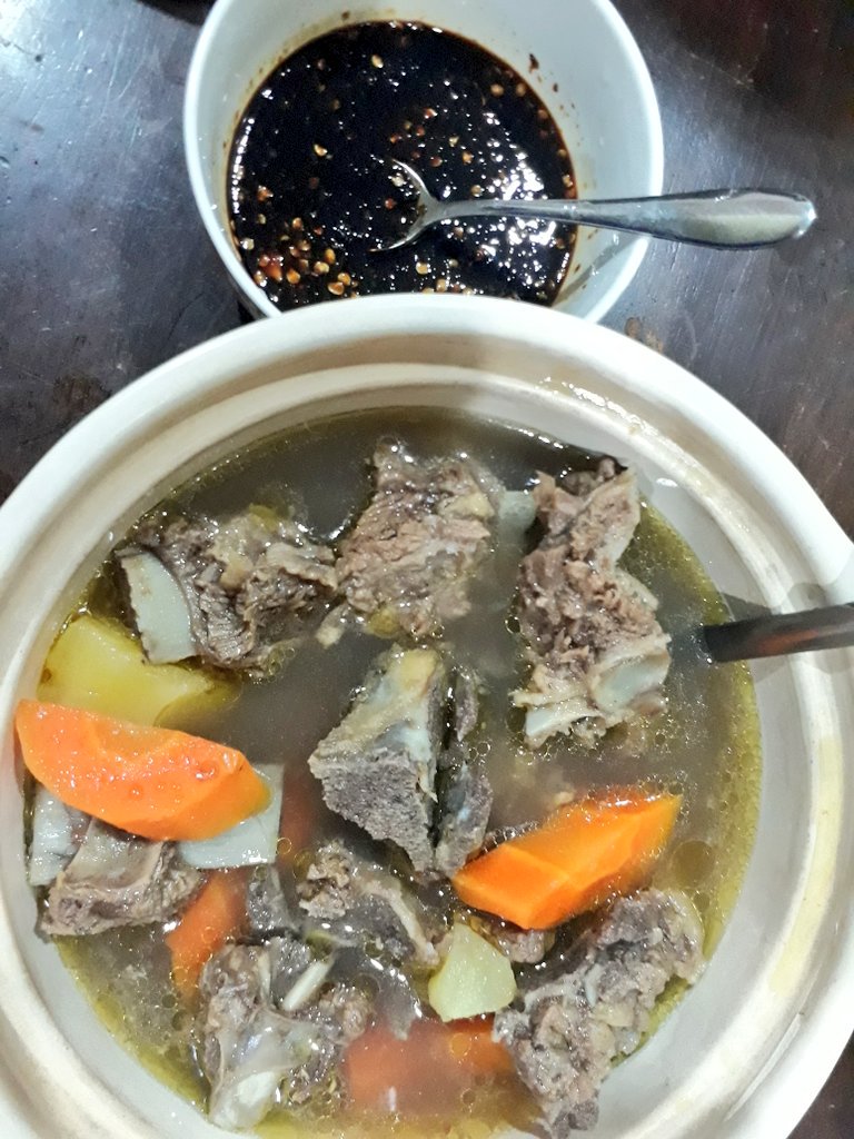 cengkih_manis's tweet image. Sendiri masak sendiri makan.. sup takde taburan daun2 😅
#suptulang
#sambalkicap
#masakdengankasihsayang
#homecook