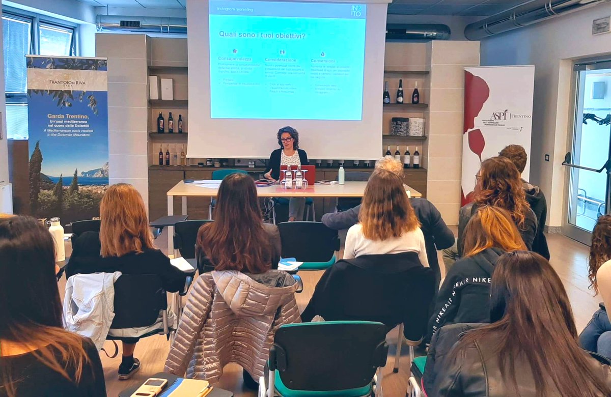 . <a href="/GiuliaTravaglia/">Giulia Travaglia</a> : la nostra super docente di #instagramarketing oggi a #RivadelGarda per #FondoForTe presso  <a href="/ConfCommercioAl/">ConfcommercioRiva</a> 

Avanti tutta!

#in2itomarketing #in2itogirls #intuitomarketing #yeswecan