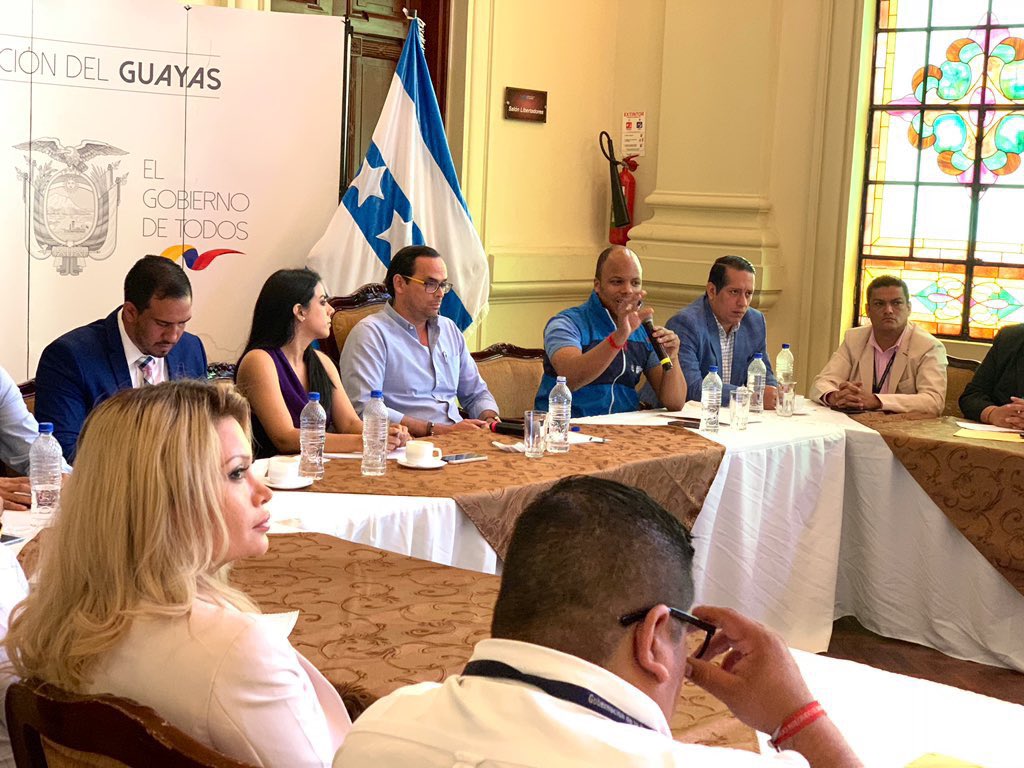 VeronikArevalo's tweet photo. Quiero hacer un especial agradecimiento a #CarlosRomo de @BanEcuadorBP, @eliastenoriom de @JuventudesEcu, a @RommelSalazar35 y @FA_Cevallos del @MinGobiernoEc; y, a los delegados del @MinTrabajoEc y @Riesgos_Ec. 
Sus aportes fueron muy valiosos para todos. 👏🏻👏🏻👏🏻 https://t.co/ZVPxUZTmia