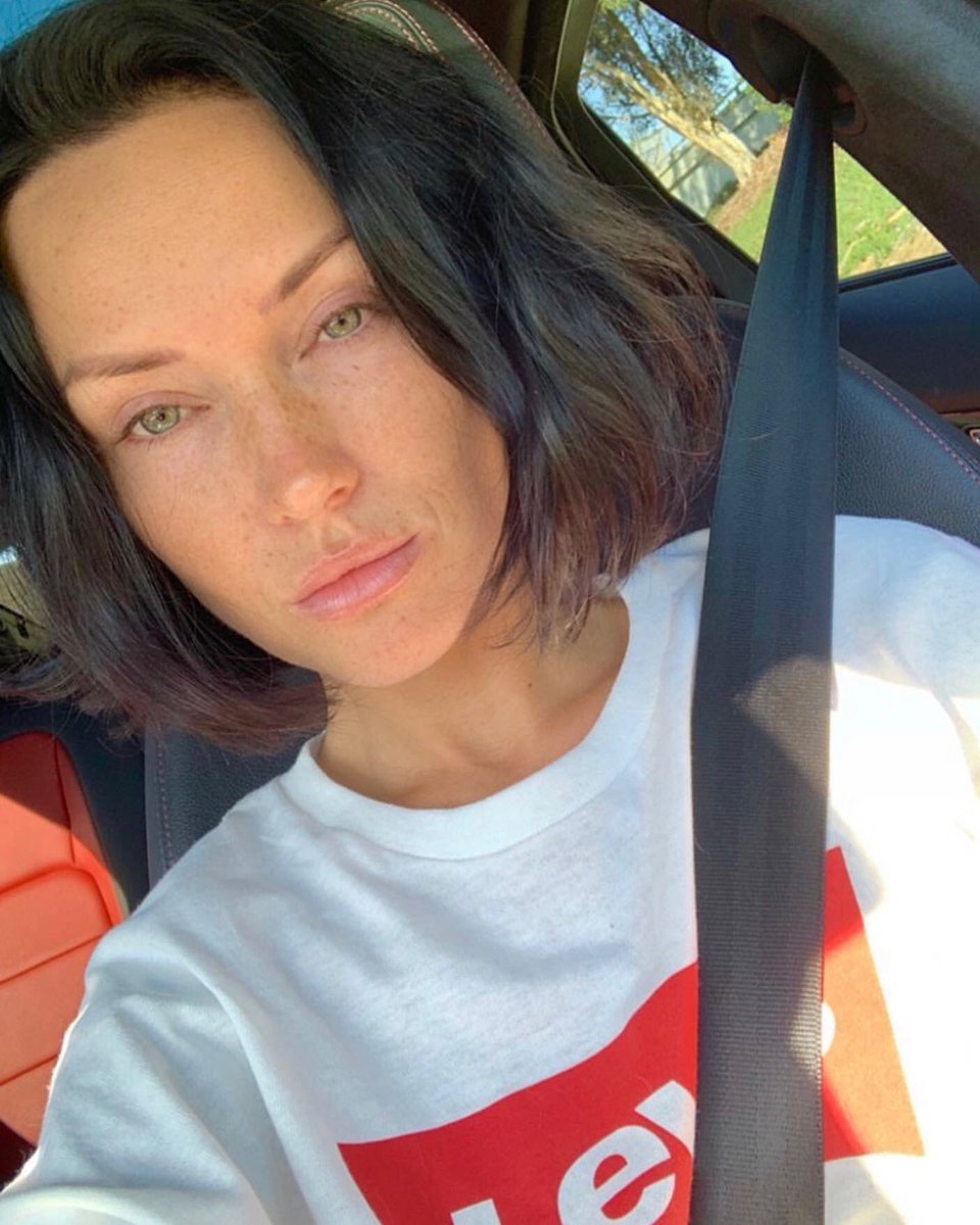 • Rose 🌹
• 25 
• Escort
• Modelo Erotica
• Bisexual
• Sensual y coqueta 
• Selectiva
• Freerol 
• Sexrol con trama
• clientes (Hombre o mujer) manda un DM’s (yo elijo a quien le doy servicio)
• No anime ni cuentas personales

         ↻ ¿RT?;♥️ = dm