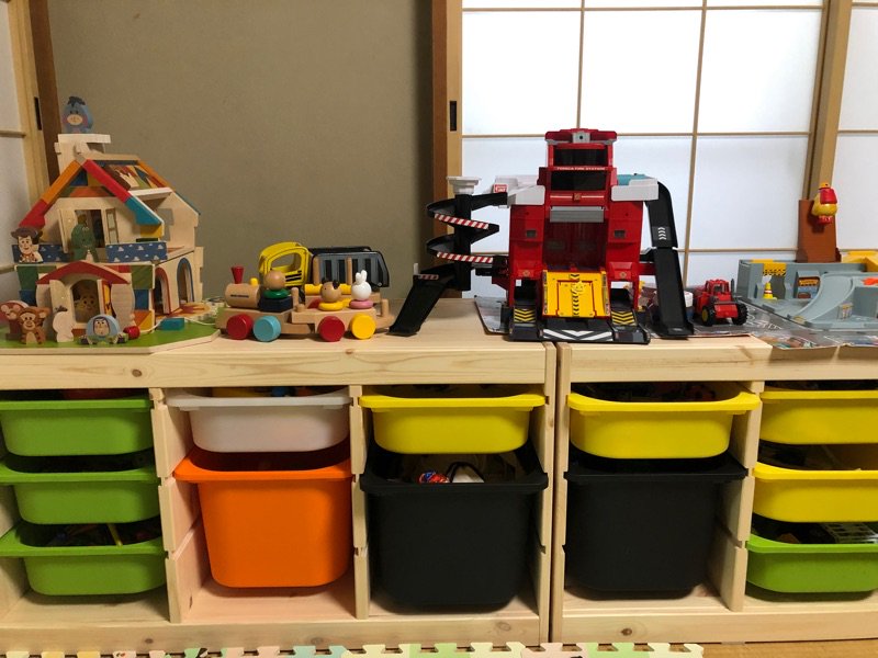 Jiro 相互フォロー Ikeaとニトリでプレイルーム兼幼稚園収納スペース作成完了 テーブルは真ん中にレゴ収納できるもの カラボ ニトリ Ikea Diy 子供部屋 プレイルーム レゴ