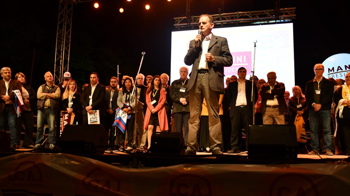 GuidoManiniRios's tweet photo. Hoy en el cierre de campaña, sentimos el profundo cariño de nuestra gente, que como durante todos estos meses nos acompañó con entusiasmo. Ustedes son el motor y los verdaderos responsables de que CA sea el verdadero protagonista del cambio.

#AhoraUruguay
#ElPaísQueVosQuerés https://t.co/u1411EJ4j0