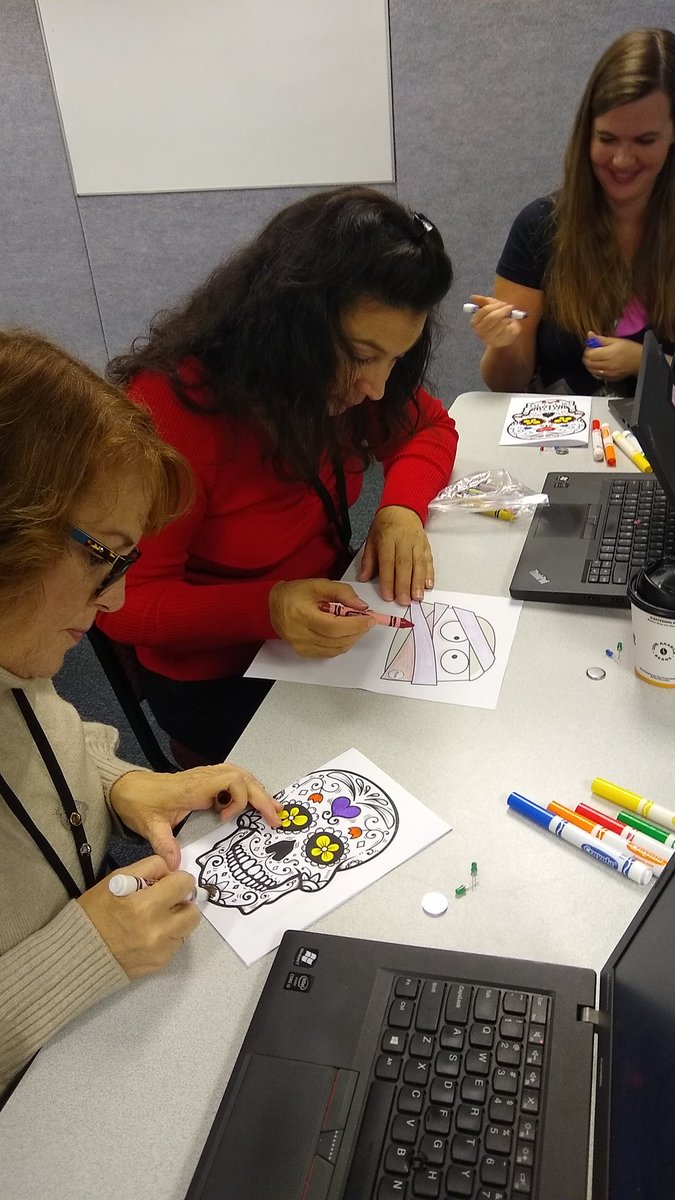 tanya_churchill's tweet photo. Perseverance during the opening of our WakeForward Curriculum and Instruction workshop...our frustration = realized empathy for some of our students. @wcpssdll #wakemakes #makerspaces @KHurelbrink @jenniferund @tallmantech @roddywood @SusanLBock @klallen #sci4.P.3 https://t.co/I3Em9nJ8US