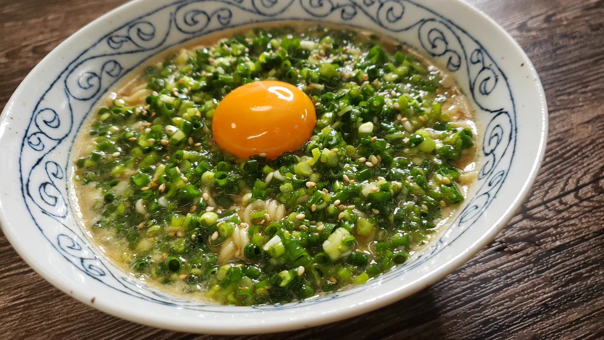 ネギ好きも納得の一品！？「魅惑のねぎ玉みそらーめん」の作り方！