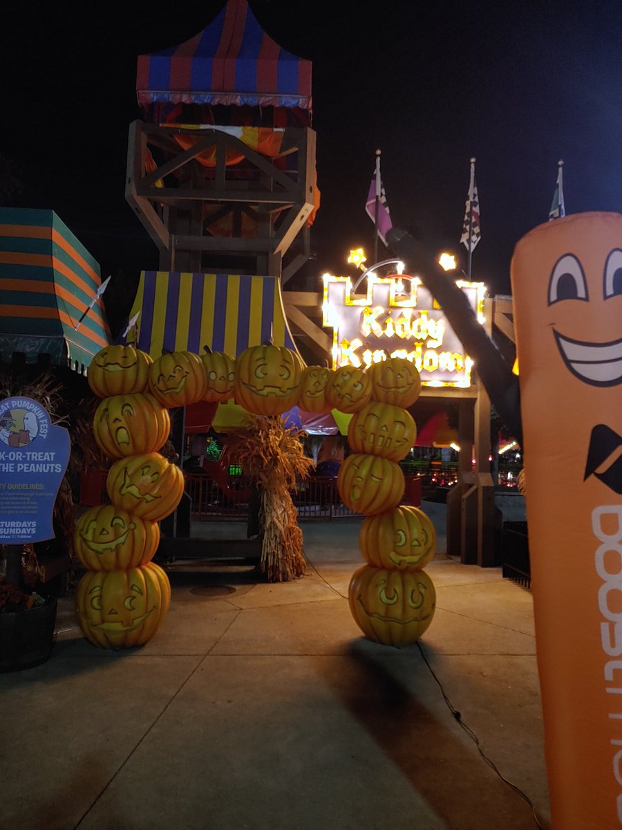 Outstanding branding event tonight at the Cedar Point trick or treat evening. Thanks to Allied Communications, <a href="/jvkisner_SPG/">Jessica Kisner</a> <a href="/spgjasonjames/">SPG Jason</a> and Shonna Cook for their hard work. <a href="/AlliedMiah/">AlliedMiah™</a> @AlliedSam @JayMiglionico