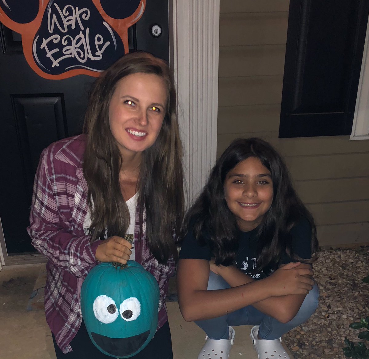 eddins_hannah's tweet image. Pumpkin painting with the little sis #ProjectUplift