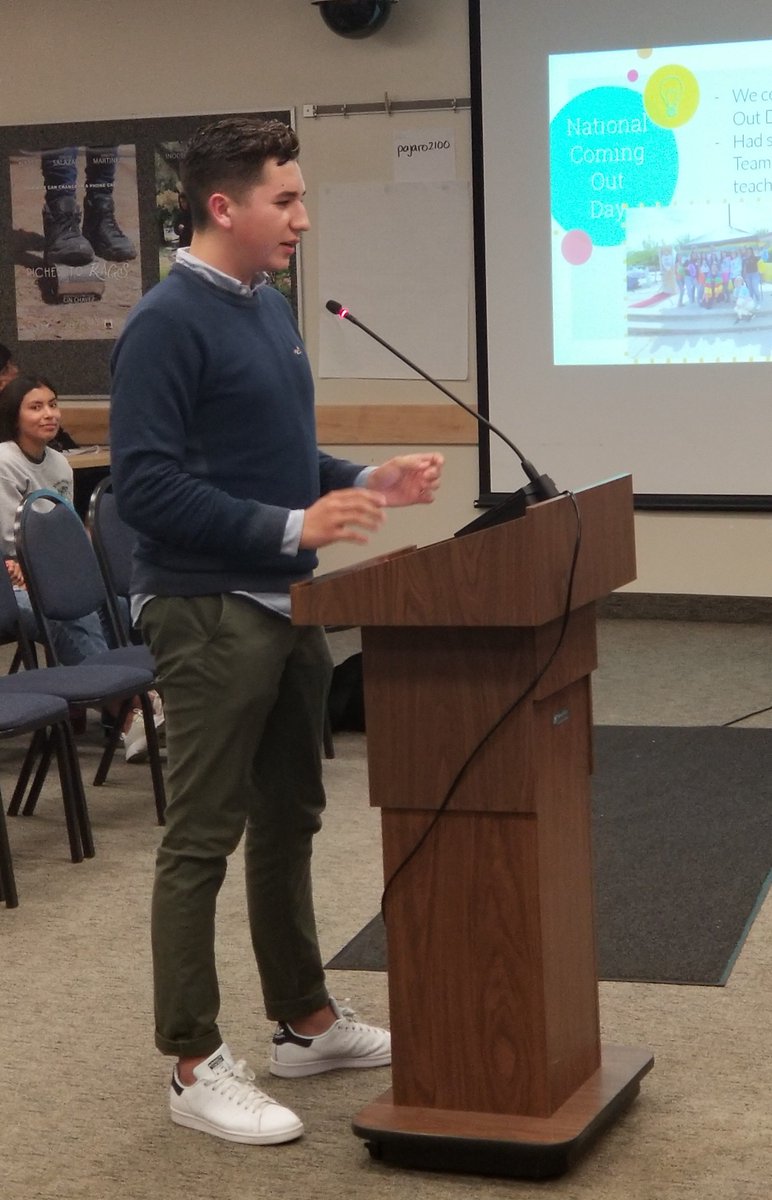 Los estudiantes Omar Casillas de Watsonville High, Kimberly Lopez y Milagros Maciel Prado de New School, y Anita Sanchez de Diamond Tech presentan a la Mesa Directiva ¡Su aporte es muy importante! ¡Gracias líderes estudiantiles por estar #conganastodoslosdias
<a href="/mlrod32/">Dr. Michelle Rodriguez</a>