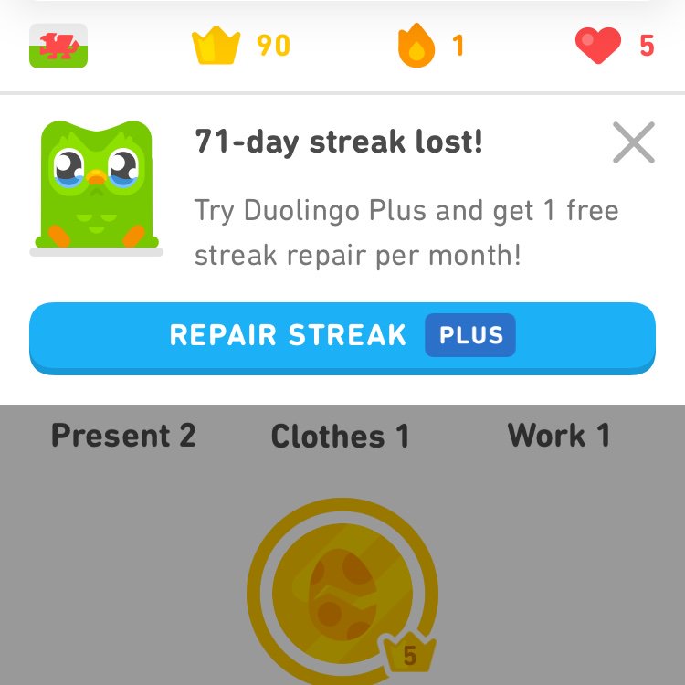PalomaPugh's tweet photo. A las 00:02 perdí mis 71 fueguitos en @duolingo aprendiendo galés. Si le meto todos los días A partir de hoy recién los volvería a juntar en Enero. Triste estoyyy, triste estooooy 😭. #Duolingo #PerdiendoLosFueguitos #TristeComoLaLechuza #NerdProblem https://t.co/7LpKm6yrRt